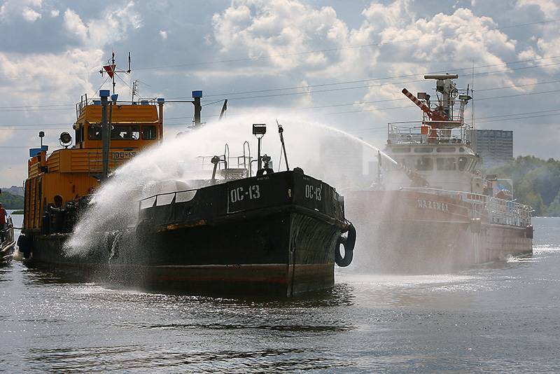 В российском порту взорвался танкер "Залив Америка" (видео)
