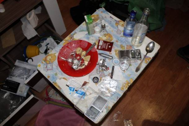 В столице Коми приезжий фасовал наркотики на съемной квартире
