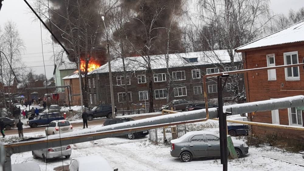 В Сыктывкаре пожарные подразделения отстояли жилой дом