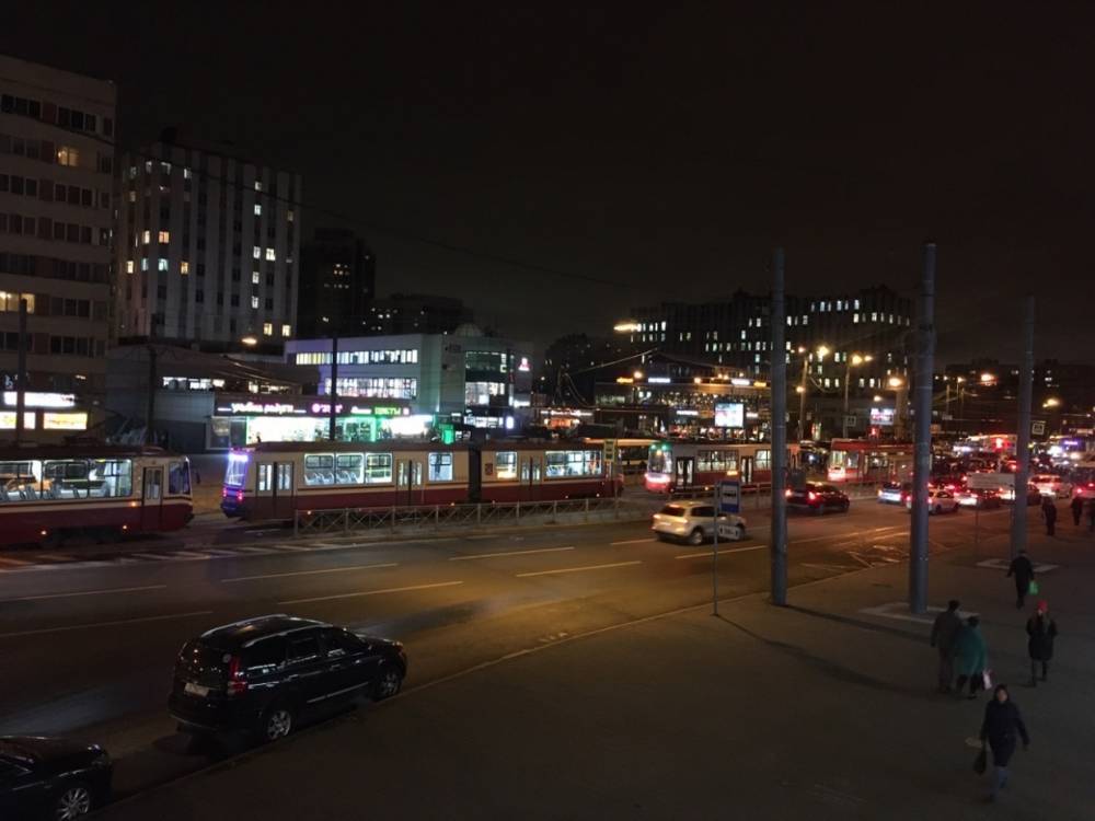 Трамваи встали из-за ДТП с автобусом на Наличном мосту в Петербурге