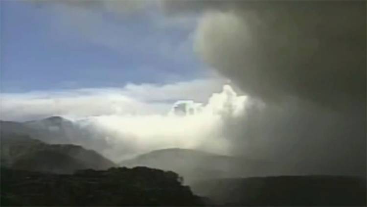 Извержение вулкана зафиксировано на острове Сацумаиодзима в Японии