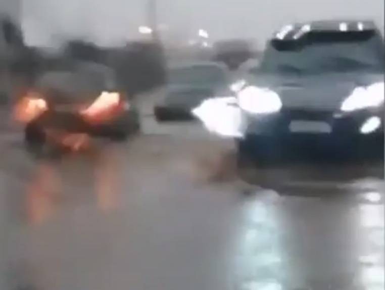 Видео: мощный циклон заливает Камчатку дождями