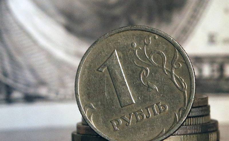 Рубль двинул решительно: эксперты назвали причины падения курса доллара