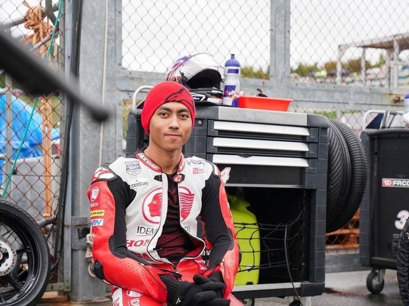 Индонезийский мотогонщик погиб после аварии на турнире в Малайзии