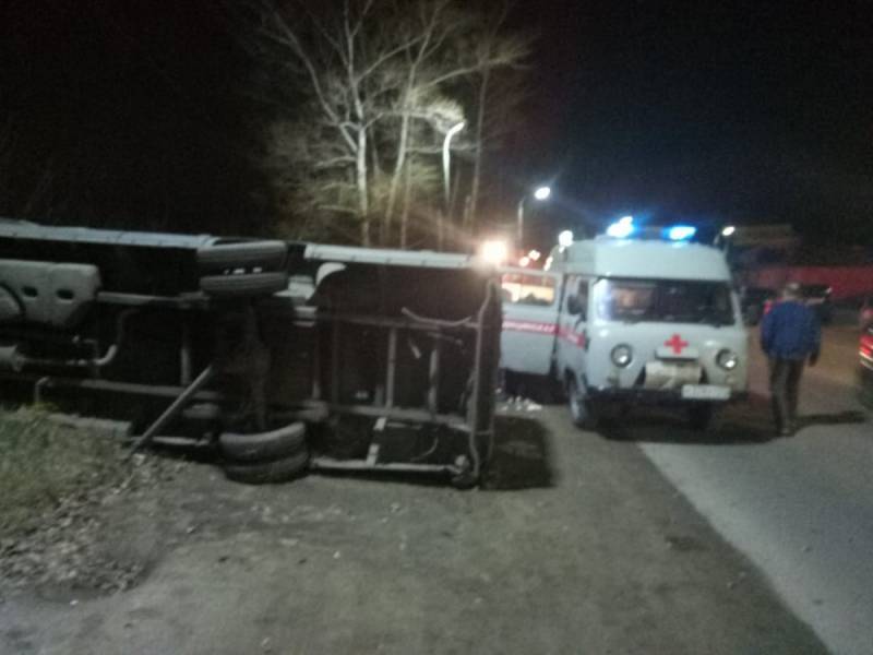 Фото: три человека пострадали при опрокидывании микроавтобуса в Туле