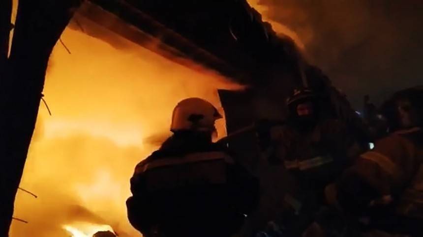 Пожар произошел на заводе в Татарстане на площади 4 тысячи квадратных метров