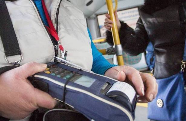 Кондуктор автобуса в Новосибирске вытолкала беременную, чтобы сесть самой