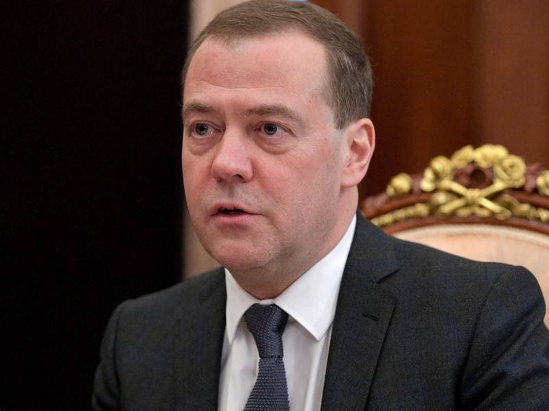 Медведев обеспокоился планами США установить влияние в Азии