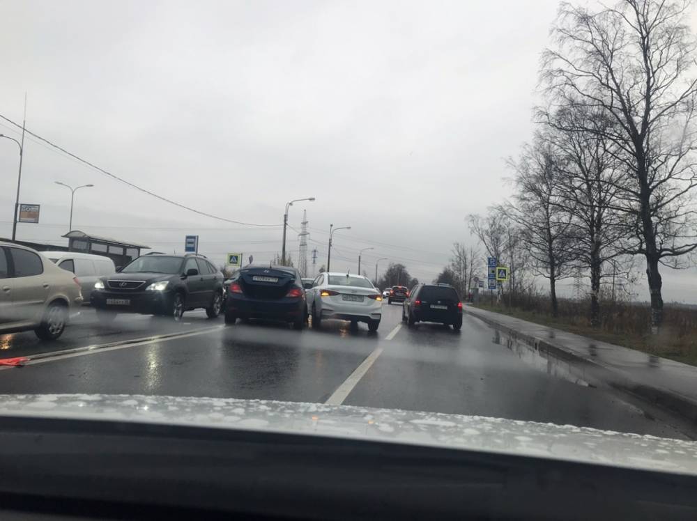 Ударившиеся на Санкт-Петербургском шоссе два Hyundai затруднили движение
