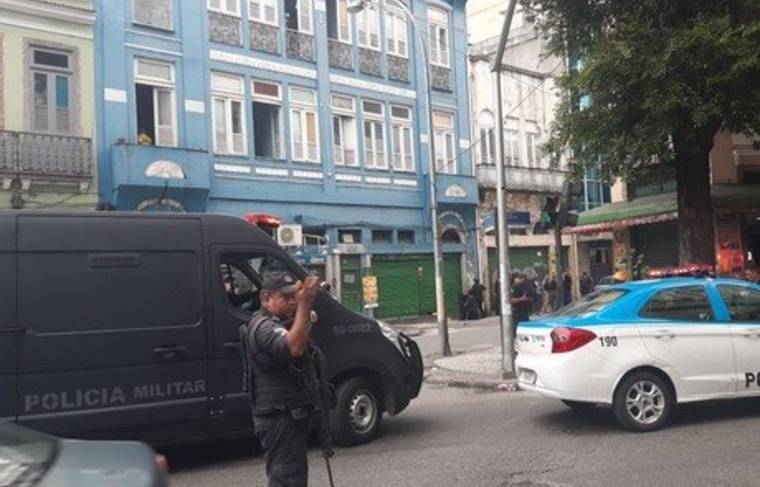 Мужчина взял в заложники посетителей бара в Рио-де-Жанейро