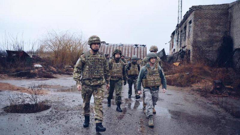 Делегация западных атташе ищет в Донбассе компромат на Зеленского