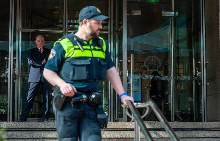 Полиция Гааги задержала мужчину, нападавшего с ножом на прохожих