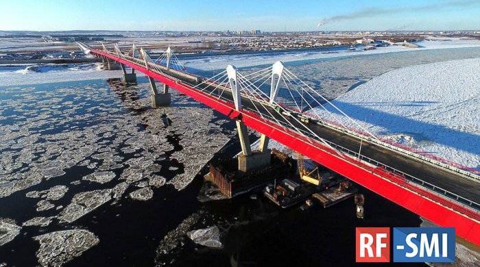 Автомобильный мост между Россией и Китаем достроили в Благовещенске