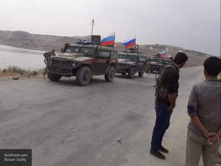 Военные РФ патрулируют новый маршрут близ города Кобани в Сирии