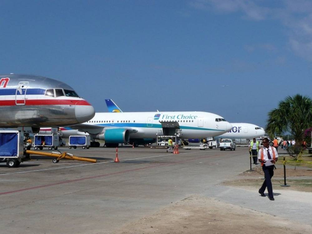 Восемь пострадавших в Доминикане туристов из России вылетели домой