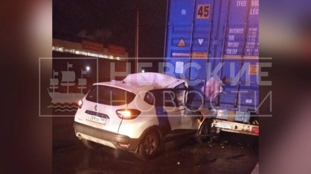На Парнасе водителя залетевшего под грузовик авто спасла подушка безопасности