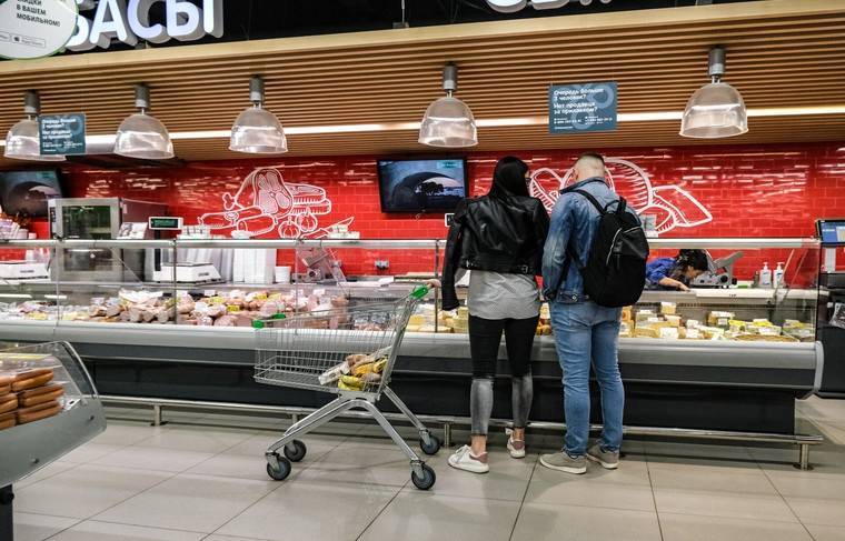 Россияне экономят на продуктах, чтобы сходить в кинотеатр, музей и кафе