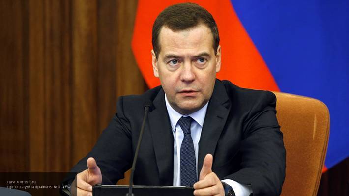 Медведев поздравил Тителя с 70-летним юбилеем