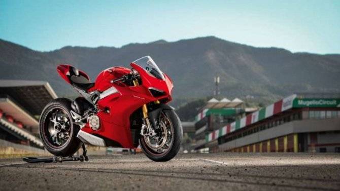 Ducati готовит сверхмощный и сверхлёгкий спортбайк