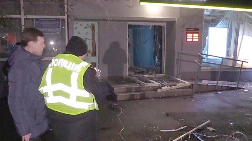 СМИ: В Киеве неизвестные устроили взрыв в отделении банка
