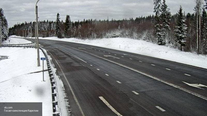 В Карелии микроавтобус с пасажирами перевернулся по дороги в Финляндию