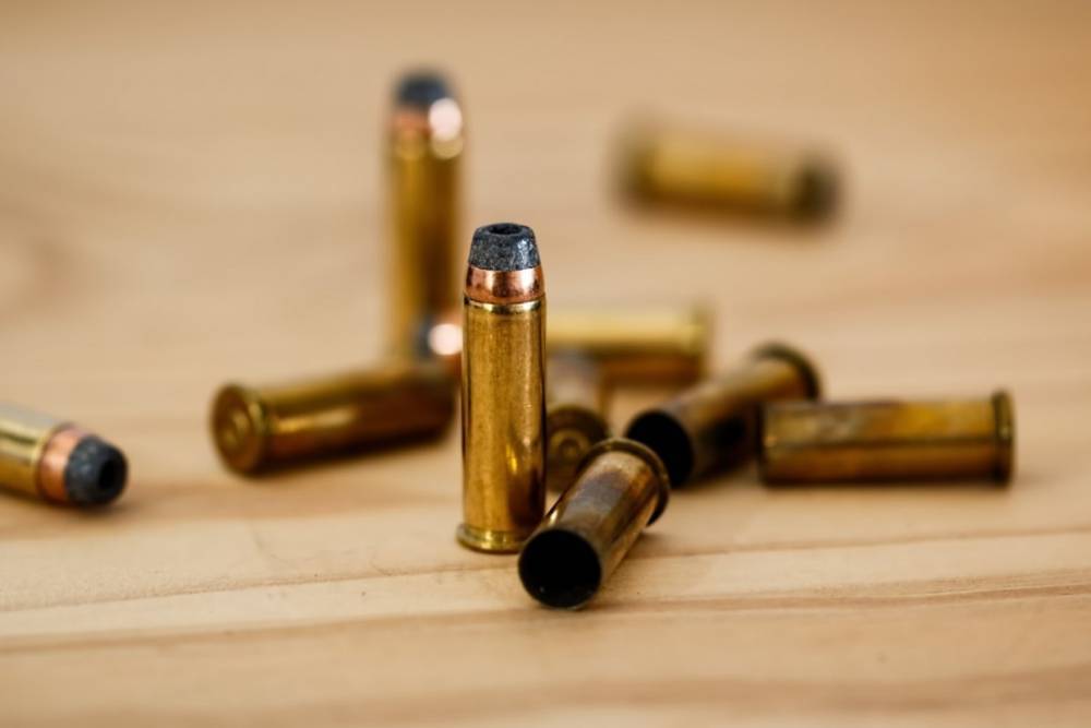 В Апатитах подросток с ожерельем из боевых патронов пытался украсть товар из магазина