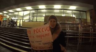 Петербургская активистка провела пикет в защиту ингушских политзэков