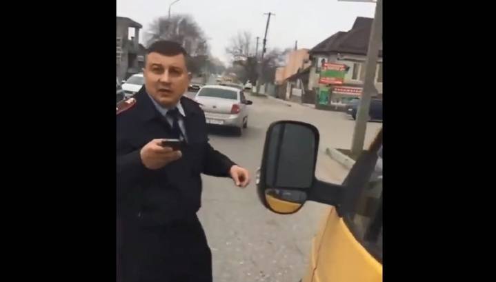 Водитель маршрутки обвинил ставропольского полицейского в нападении. Видео