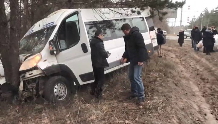 Семеро пострадавших: появилось видео столкновения маршрутки с деревом в Тольятти