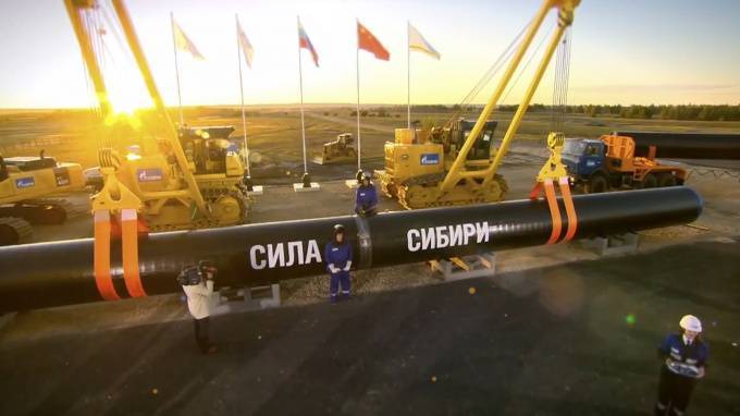 "Газпром" заявил, что готов поставлять топливо в Китай через "Силу Сибири"
