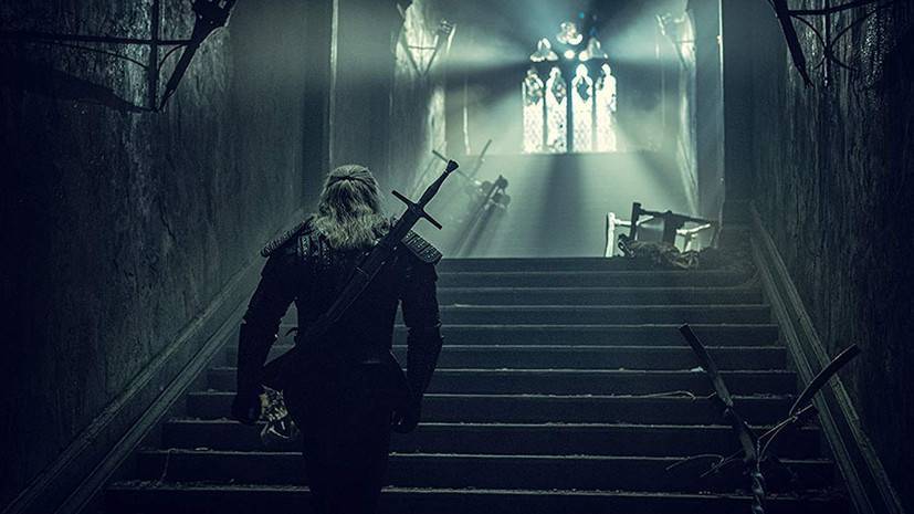 Ведьмак Кавилл и экранизация Диккенса: какие сериалы смотреть в декабре