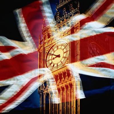 На правительственных зданиях Великобритании приспустили флаги