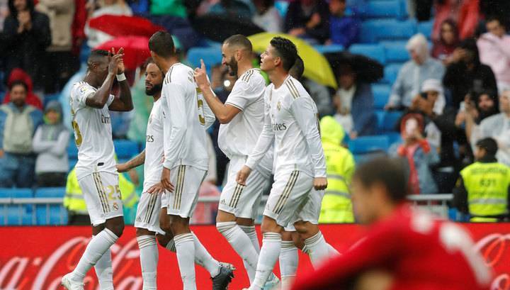 Мадридский "Реал" выбился в лидеры чемпионата Испании