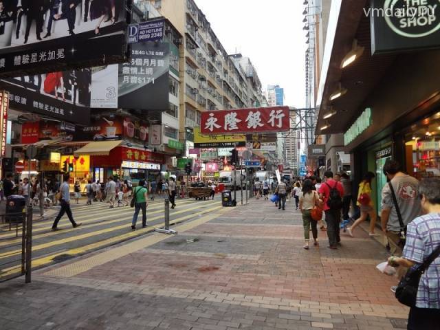 Гонконг потерял около половины туристов из-за беспорядков в государстве