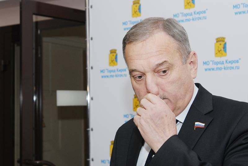Бывшего мэра Кирова отправили под домашний арест за взятку от транспортной компании в размере почти 8 млн рублей
