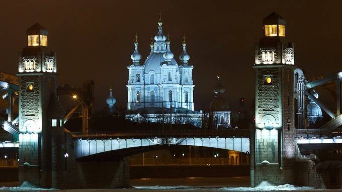 В первый день зимы  в Петербурге ожидается снег и ветер
