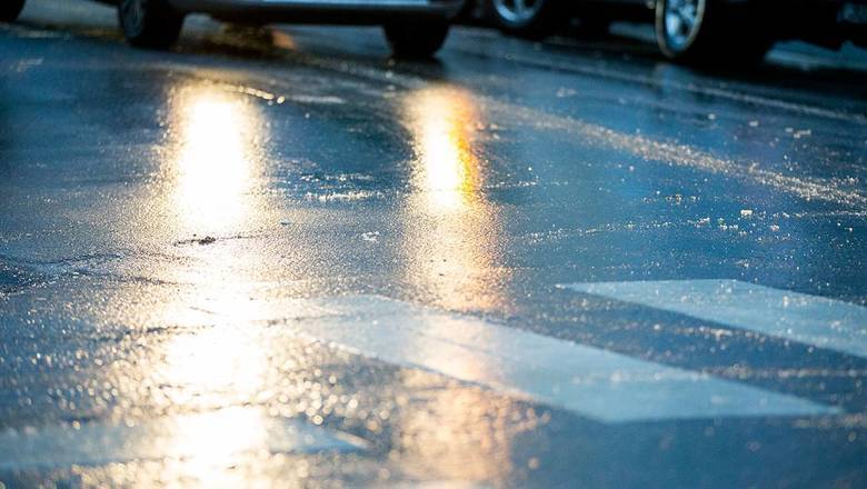 В первый день зимы на столичных дорогах появится "ледяной панцирь"