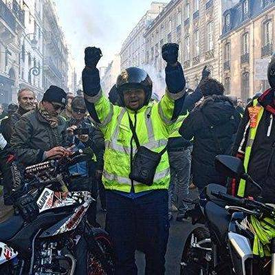 В Брюсселе полиция взяла в кольцо участников акции "желтые жилеты"
