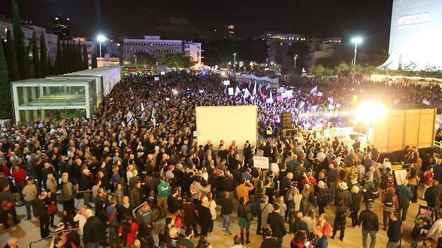 Митинг в Тель-Авиве: "Нетаниягу, в отставку"