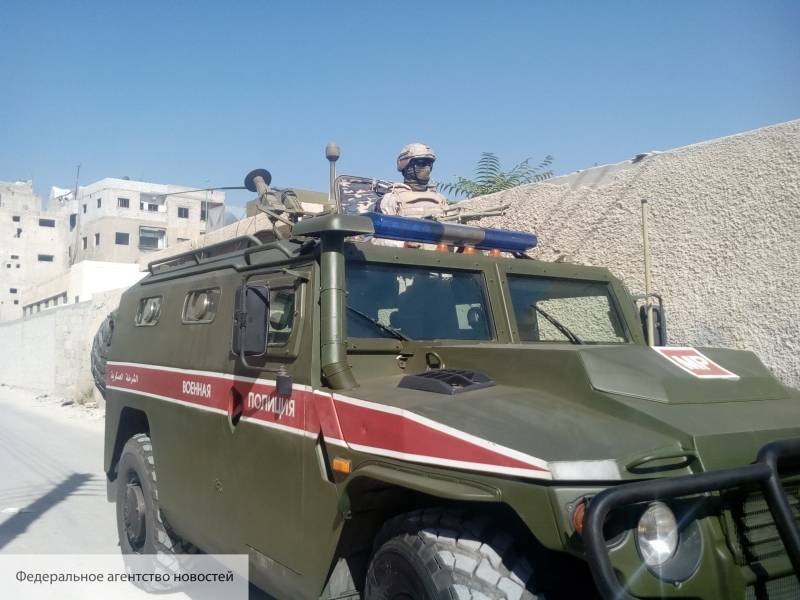 Российская военная полиция патрулирует границу Сирии на пересеченной местности