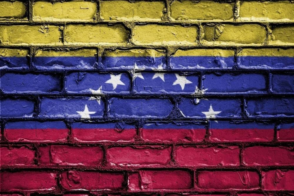 Сальвадор высылает весь дипкорпус Венесуэлы
