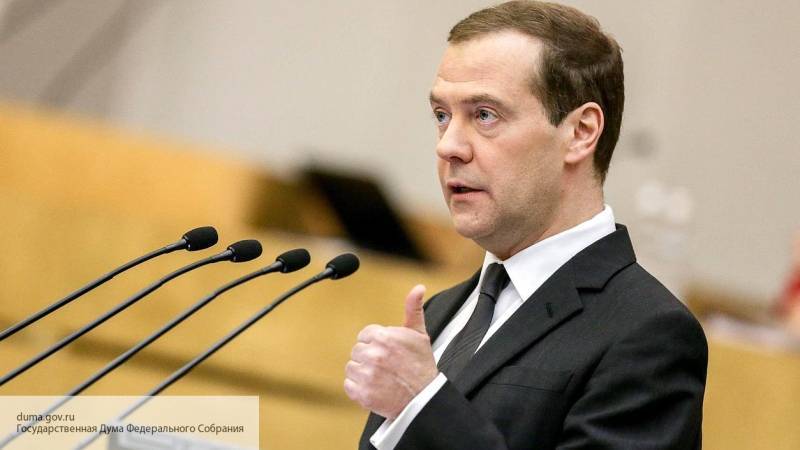Медведев поздравил соотечественников с Днем народного единства