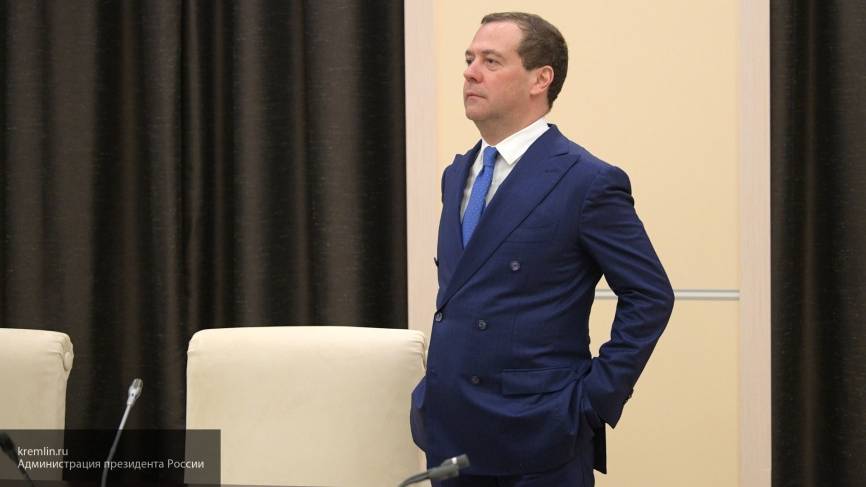 Премьер-министр РФ Медведев поздравил россиян с Днем народного единства