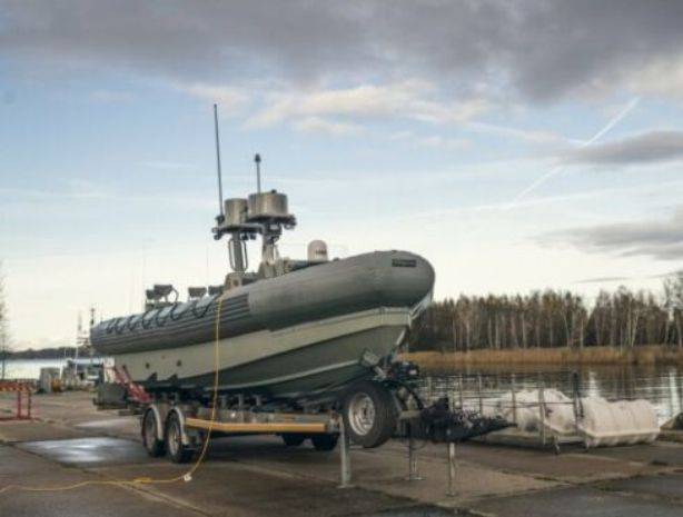 Новые лодки помогут нам выбиться в лидеры - министр обороны Латвии