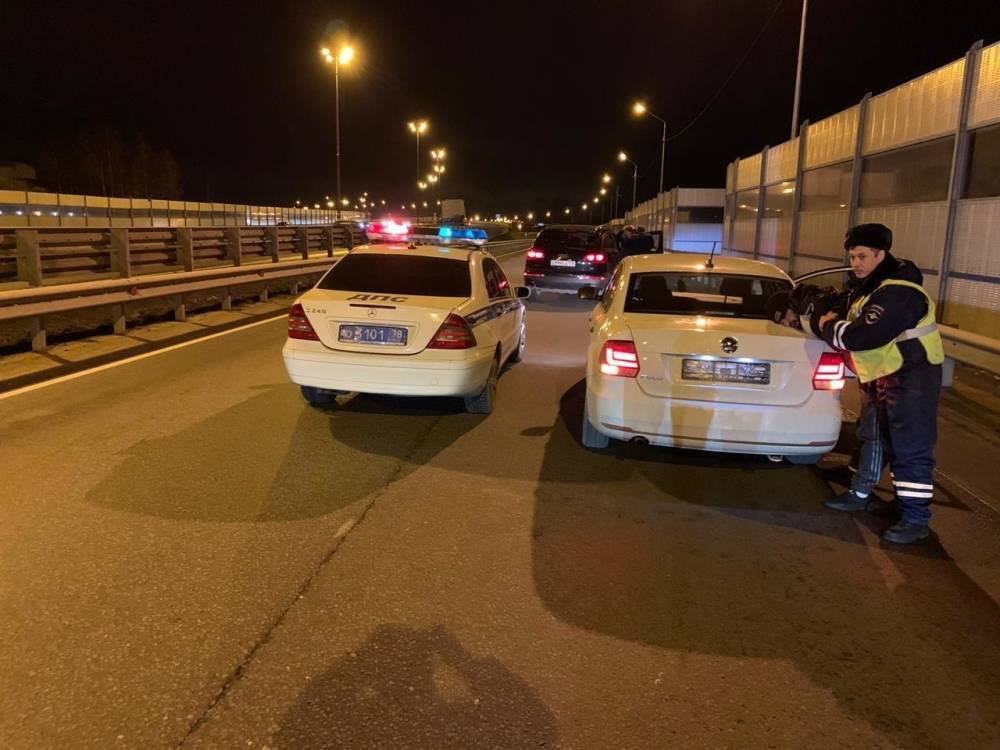 Своровавший топливо на Киевском шоссе водитель без номеров попал в руки полиции