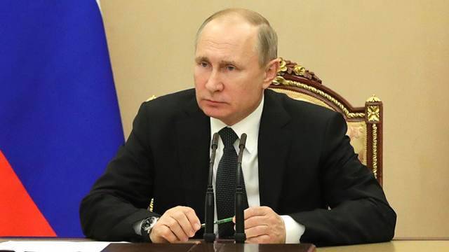 Путин рассказал о влиянии проектов фонда "Русский мир" на авторитет РФ