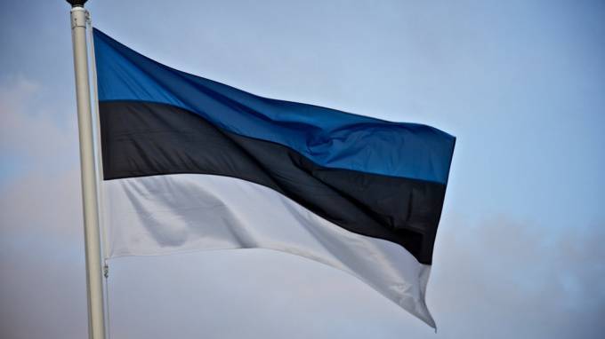 Президенту Эстонии посоветовали отказаться от поездки в Москву на 9 Мая