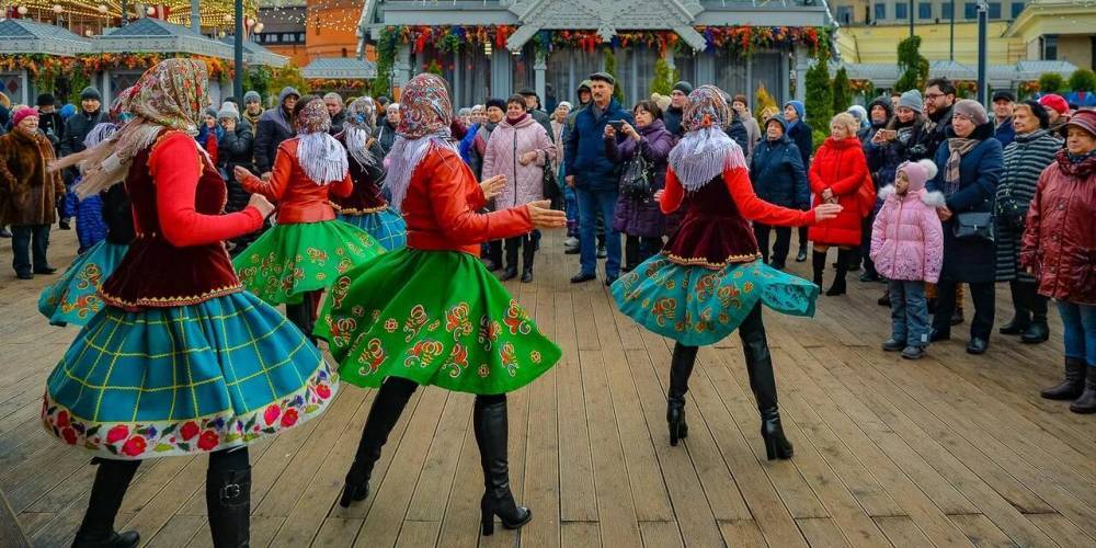 Хороводы, концерт ложек и иммерсивный спектакль: как в Москве отмечают День народного единства