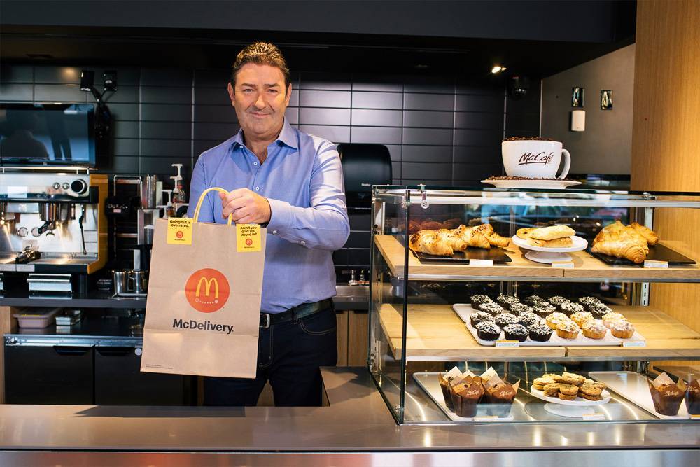 Гендиректора McDonald's уволили за отношения с сотрудницей компании