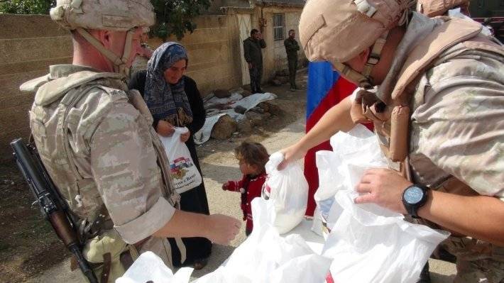 Жители сирийской Эль-Кунейтры получили гумпомощь от российских военных
